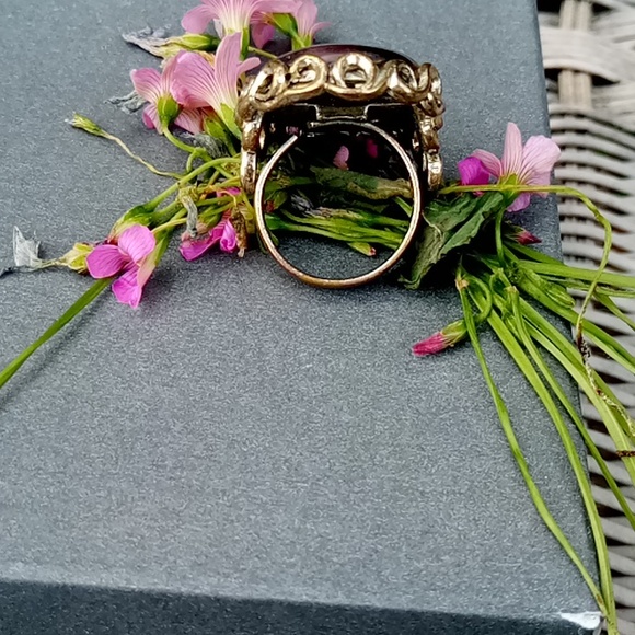 Silver ring with purple shiny stone.expandable - Picture 3 of 4